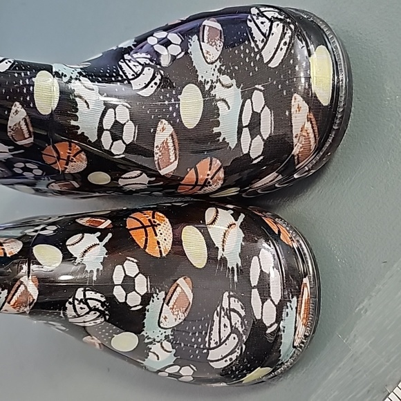 Kids rubber boots new with tags. SIZE 2/3. Ball pattern. - Picture 6 of 10